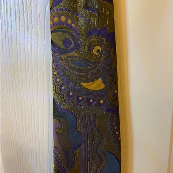 Tie - Picture 2 of 3